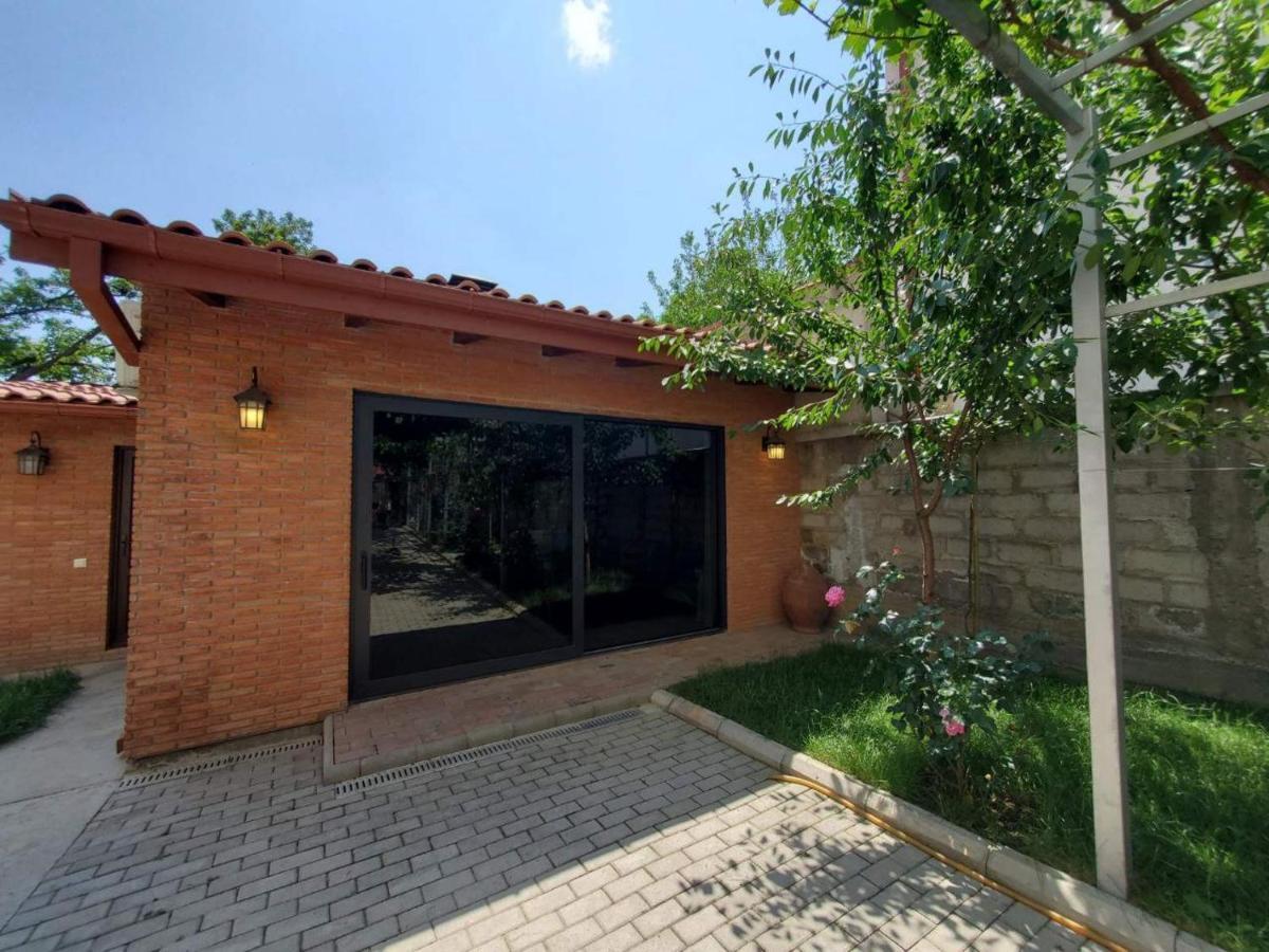 Guesthouse Anna Тбилиси Экстерьер фото